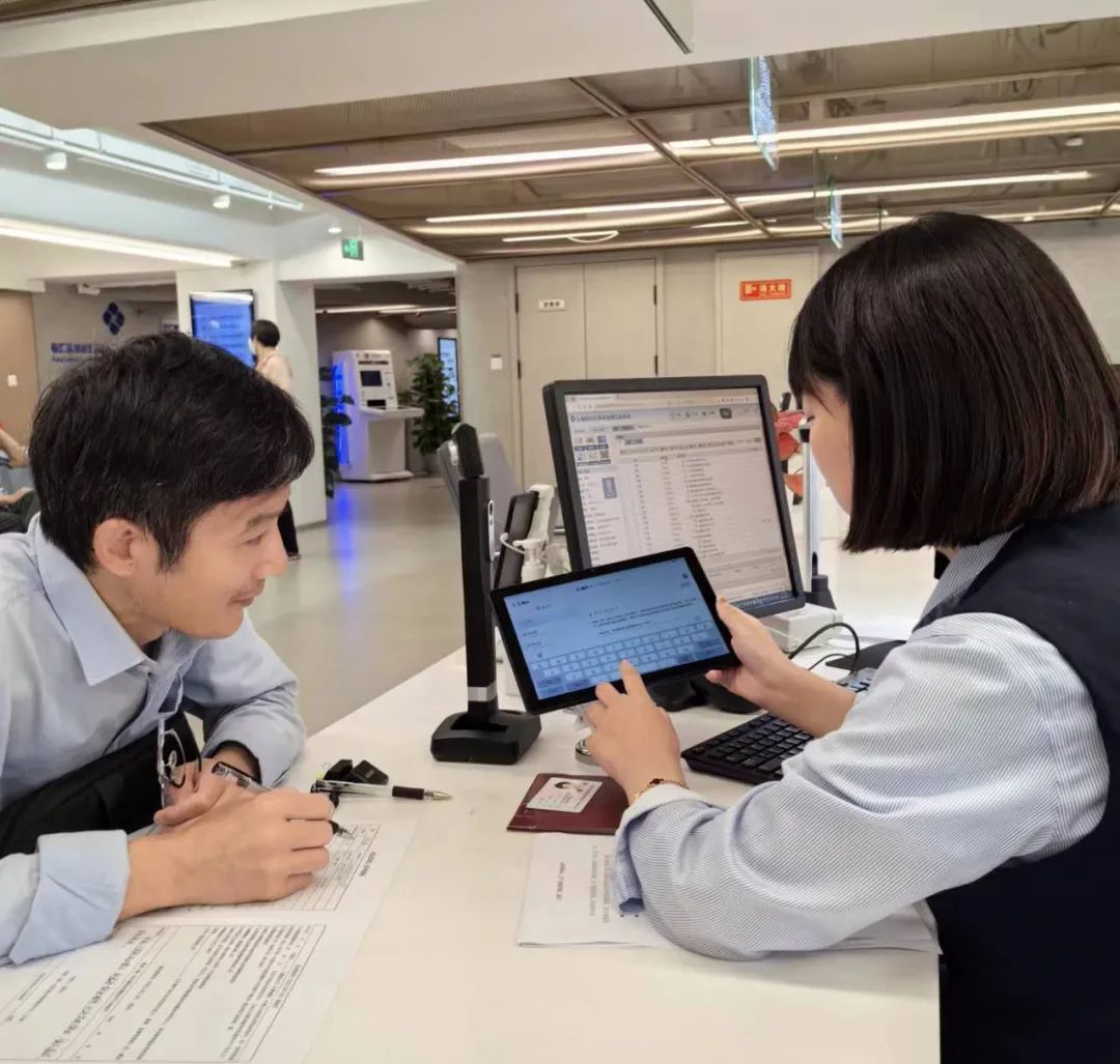 智慧政務(wù)新篇章 徐匯區(qū)推出“AI咨詢師”與“匯通辦”大模型